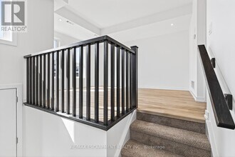 70 Kenesky Dr in Hamilton, ON - Building Photo - Building Photo