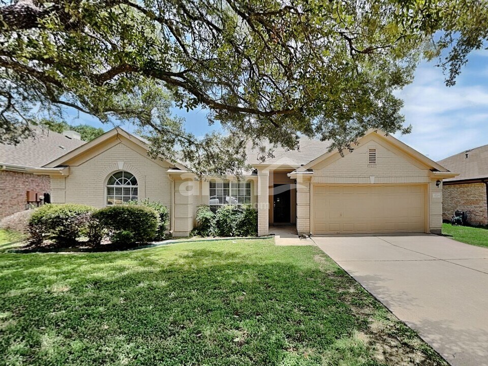 17205 Jigsaw Pathway in Round Rock, TX - Foto de edificio