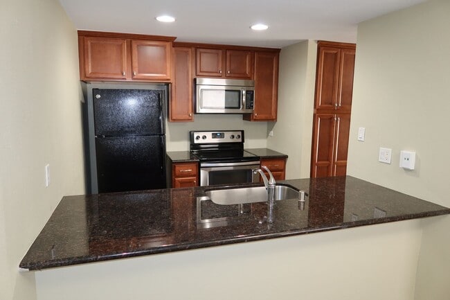 907 Roundtree Ct in Sacramento, CA - Building Photo - Building Photo
