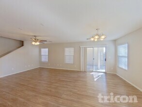 1227 Golden Apple St, Unit 2 in Las Vegas, NV - Foto de edificio - Building Photo