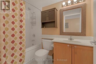 33-933 Elm Dr W in Mississauga, ON - Building Photo - Building Photo