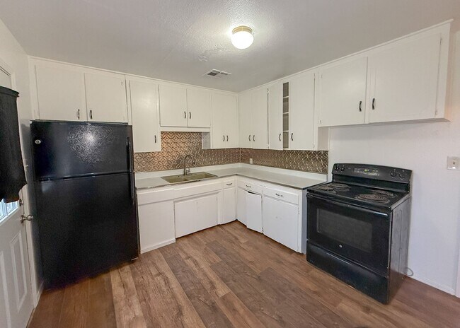 1034 S Holly Ln in Midwest City, OK - Building Photo - Building Photo