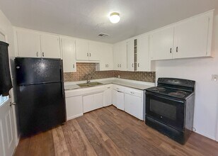 1034 S Holly Ln in Midwest City, OK - Building Photo - Building Photo