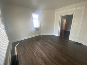222 Fairchild St in Iowa City, IA - Building Photo - Building Photo