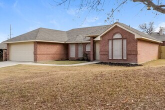 100 Sandlewood Ln in Burleson, TX - Building Photo - Building Photo