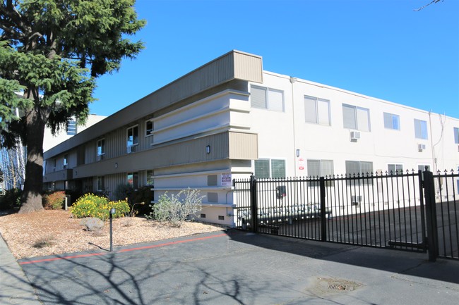 El Paseo de Saratoga Plaza, San Jose in San Jose, CA - Building Photo - Building Photo