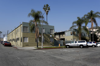 Elm Gate Apartments in Long Beach, CA - Foto de edificio - Building Photo