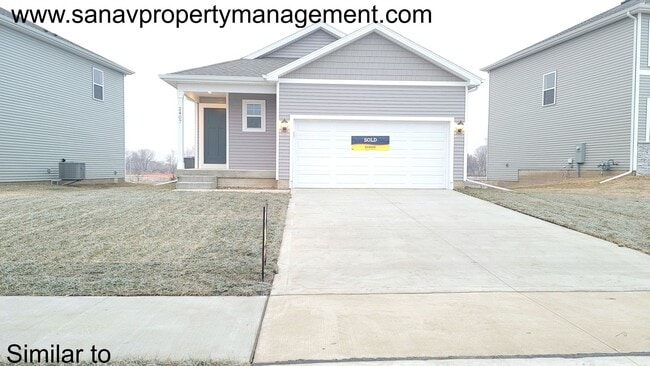 2407 SE Fox Valley Dr in West Des Moines, IA - Foto de edificio - Building Photo