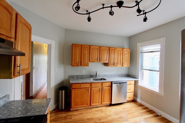 137 Pleasant St, Unit 3
