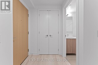 357-357 King St W in Toronto, ON - Building Photo - Building Photo