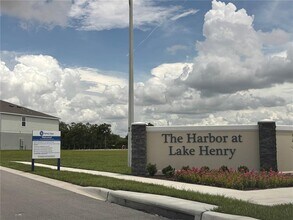 325 Wharf Wy in Winter Haven, FL - Building Photo - Building Photo