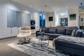 2300 N Carroll Ave in Dallas, TX - Building Photo - Building Photo