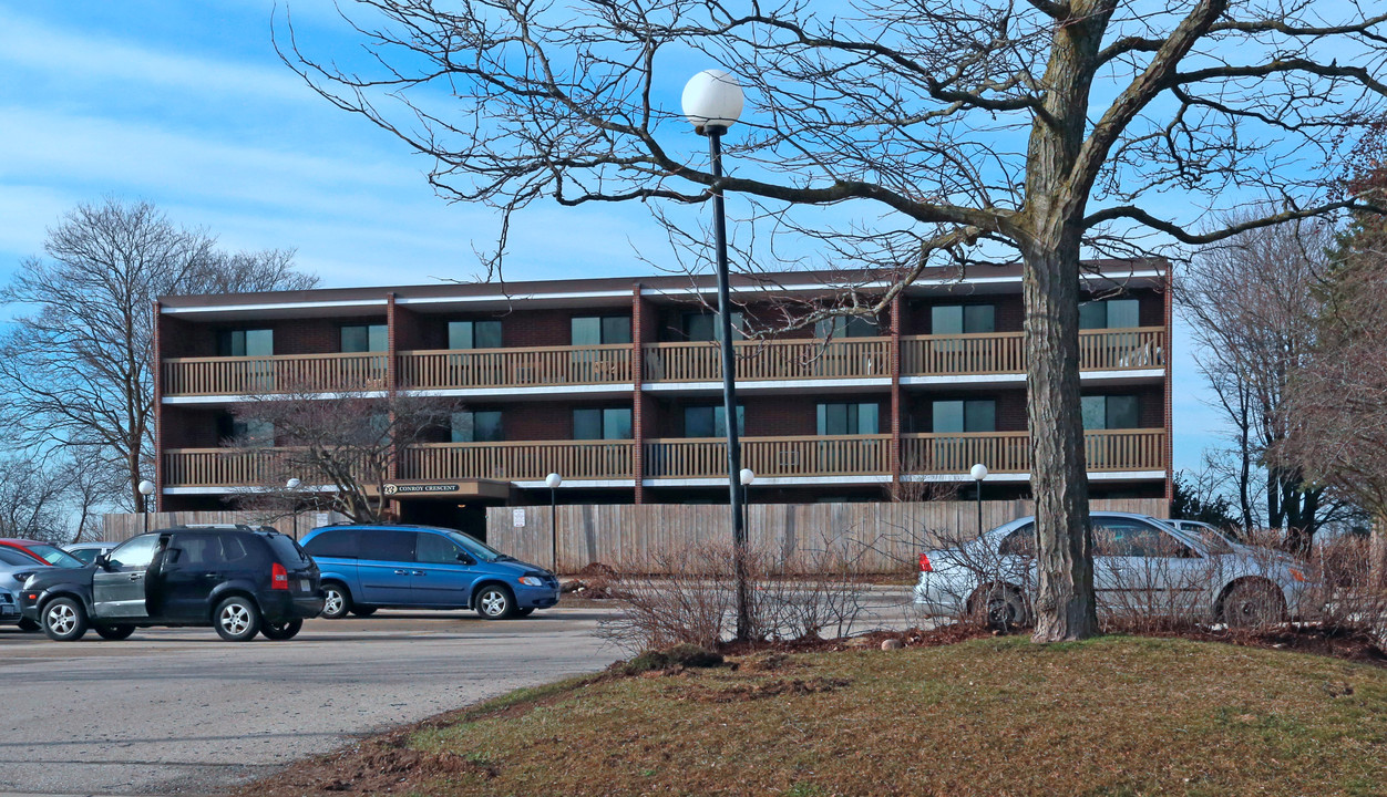 63 Conroy Cres in Guelph, ON - Building Photo