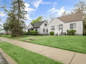 19921 Santa Barbara Dr in Detroit, MI - Building Photo - Building Photo