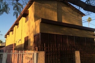 443 E 84th St in Los Angeles, CA - Building Photo
