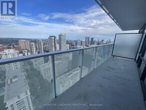 501 Yonge St in Toronto, ON - Building Photo - Building Photo