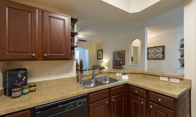 15503 W Bellfort Ave in Sugar Land, TX - Foto de edificio - Building Photo