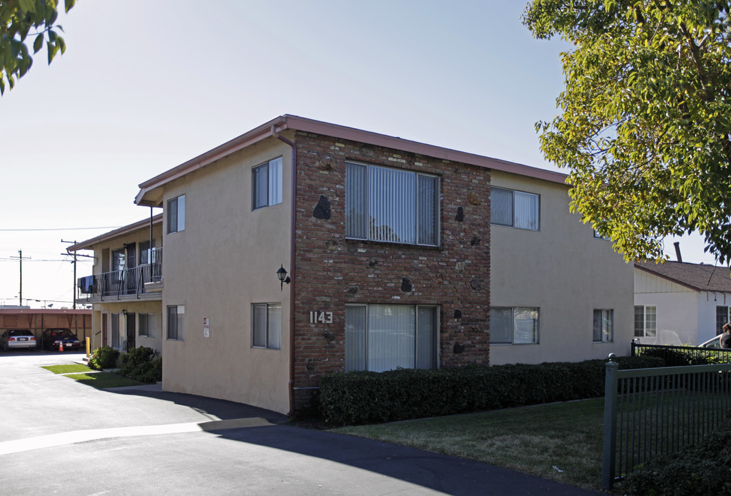 1143 W Stoneridge Ct in Ontario, CA - Building Photo