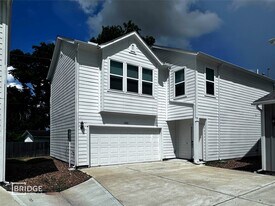 305 Huisache St in Lake Jackson, TX - Building Photo