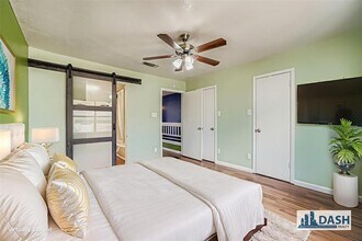 2018 W Rundberg Ln in Austin, TX - Building Photo - Building Photo