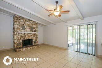 142 Springwood Dr in Daytona Beach, FL - Foto de edificio - Building Photo