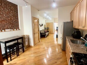 402 Grand St in Hoboken, NJ - Building Photo - Building Photo