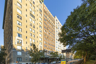 52 Riverside Dr in New York, NY - Foto de edificio - Building Photo