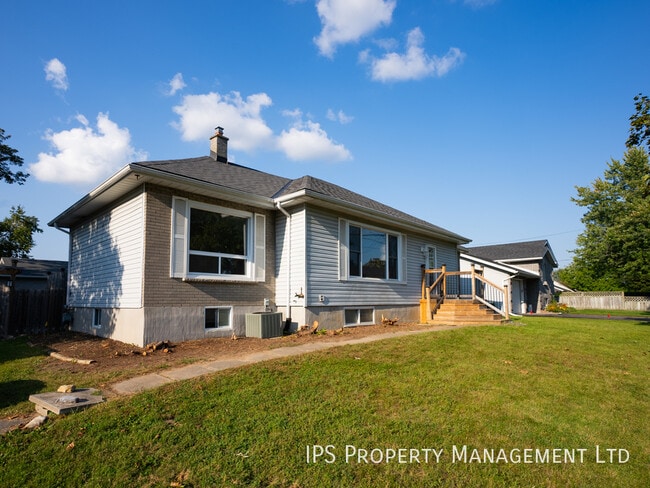 68 Maple Dr in Belleville, ON - Building Photo - Building Photo