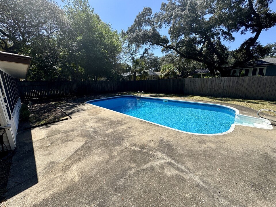 329 Plymouth Ave in Fort Walton Beach, FL - Building Photo