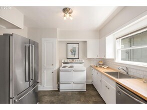 2525 SE 26th Ave in Portland, OR - Foto de edificio - Building Photo