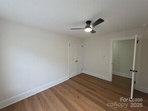 1953 Woodcrest Ave in Charlotte, NC - Foto de edificio - Building Photo