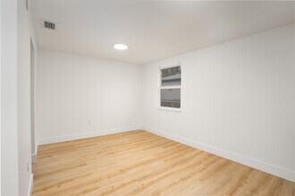 22291 Westchester Blvd, Unit 305 in Port Charlotte, FL - Foto de edificio - Building Photo