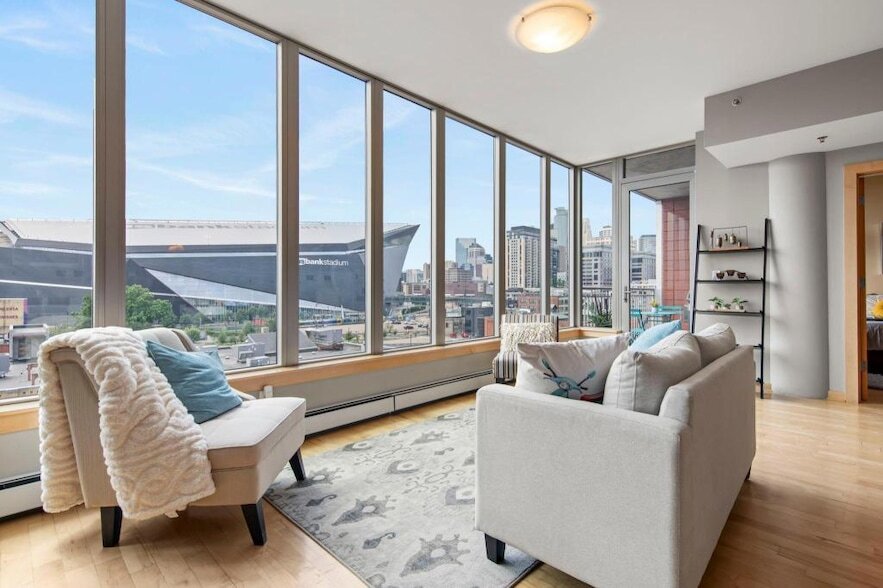 215 10th Ave S in Minneapolis, MN - Foto de edificio