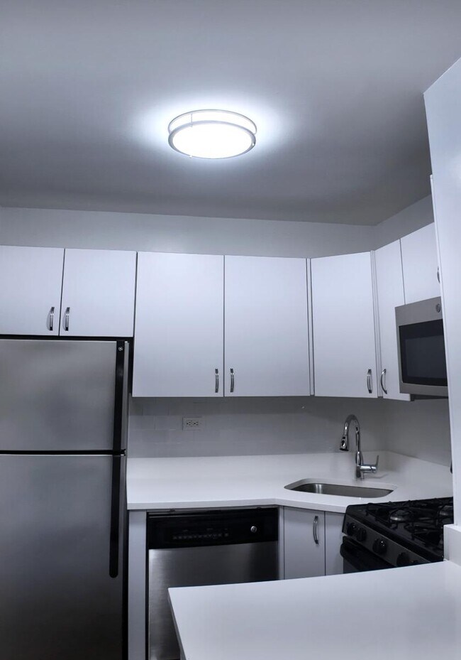 145 4th Ave in New York, NY - Building Photo - Building Photo