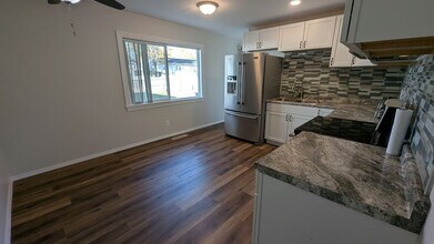 1750 W 54th St in Davenport, IA - Building Photo - Building Photo