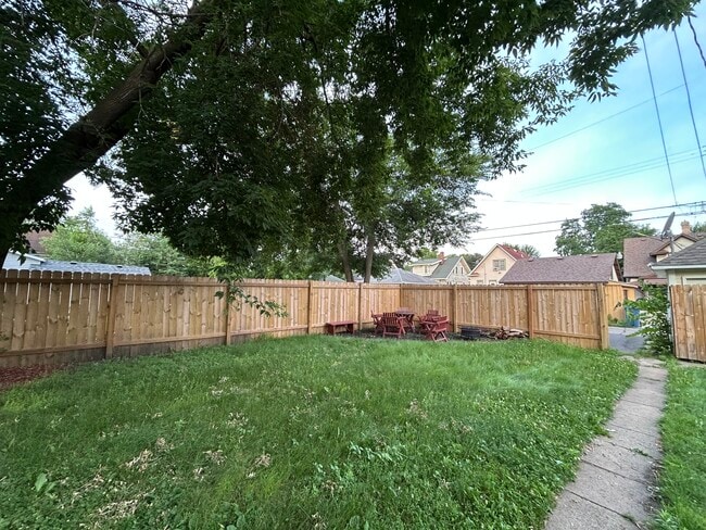 property at 4143 N Bryant Ave