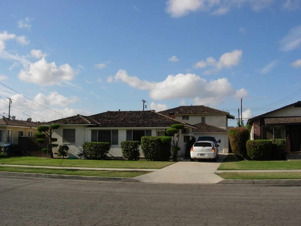 8532 Fontana St in Downey, CA - Foto de edificio