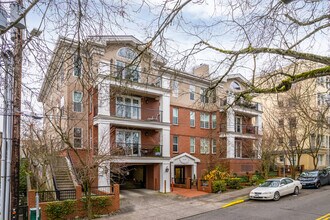 2328 NW Glisan St in Portland, OR - Building Photo - Primary Photo