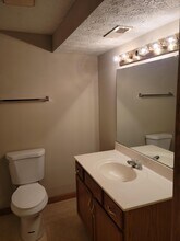 702 Village Dr, Unit 702 in Glen Carbon, IL - Foto de edificio - Building Photo