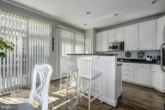 2225 N Oak Ct in Arlington, VA - Building Photo - Building Photo