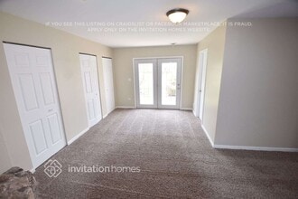 880 Edenwood Dr in Roselle, IL - Building Photo - Building Photo