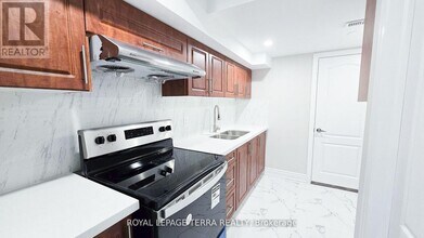 121 Ashdale Rd in Brampton, ON - Building Photo - Building Photo