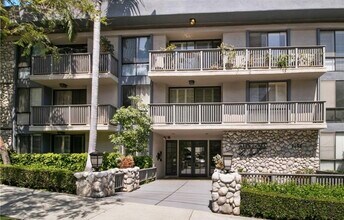 1134 Alta Loma Rd, Unit 106 in West Hollywood, CA - Building Photo - Building Photo