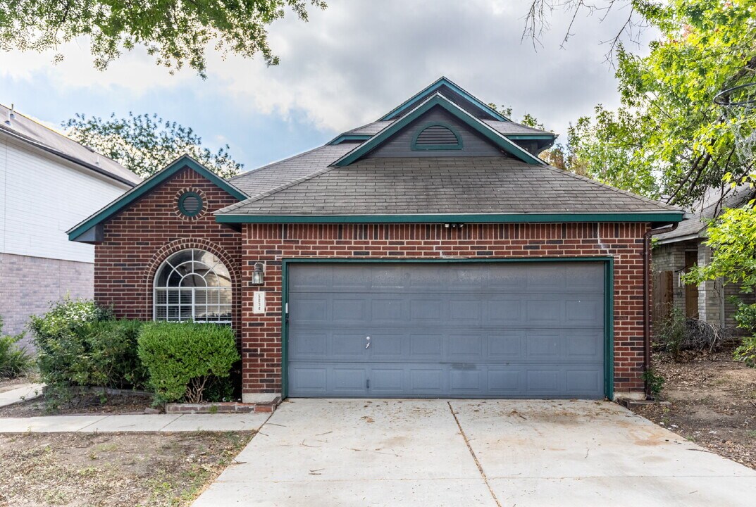 5834 Spring Square in San Antonio, TX - Building Photo