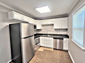 1504 Oakwood Ave NE in Huntsville, AL - Building Photo - Building Photo