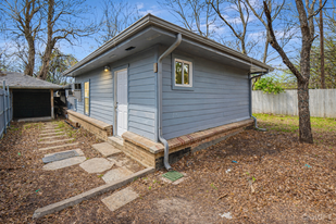 8323 Lapanto Ln in Dallas, TX - Building Photo