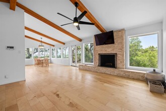 3935 Lago Vista Dr in Austin, TX - Building Photo - Building Photo