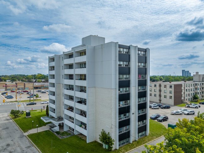 95 Kennedy Rd N in Brampton, ON - Building Photo - Building Photo