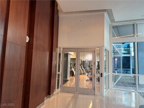 4575 Dean Martin Dr in Las Vegas, NV - Building Photo - Building Photo