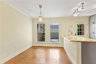 2663 Toulon Dr in Baton Rouge, LA - Foto de edificio - Building Photo